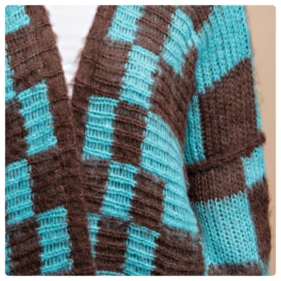 $15 CLEARANCE 30 1 LEFT ⬇️Chunky checkered Sweater Cardigan - Picture 4 of 5
